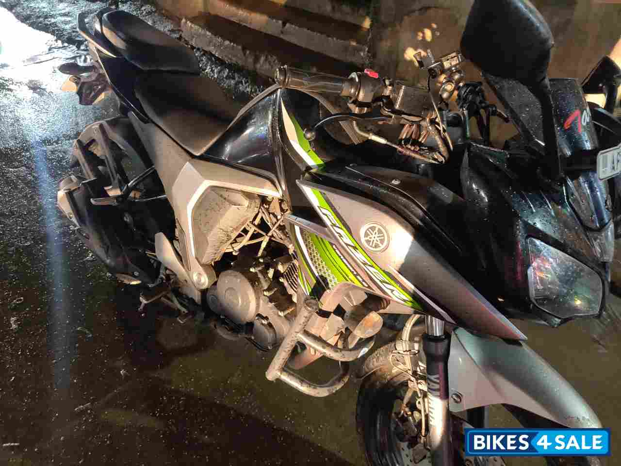 Black Yamaha Fazer FI V2