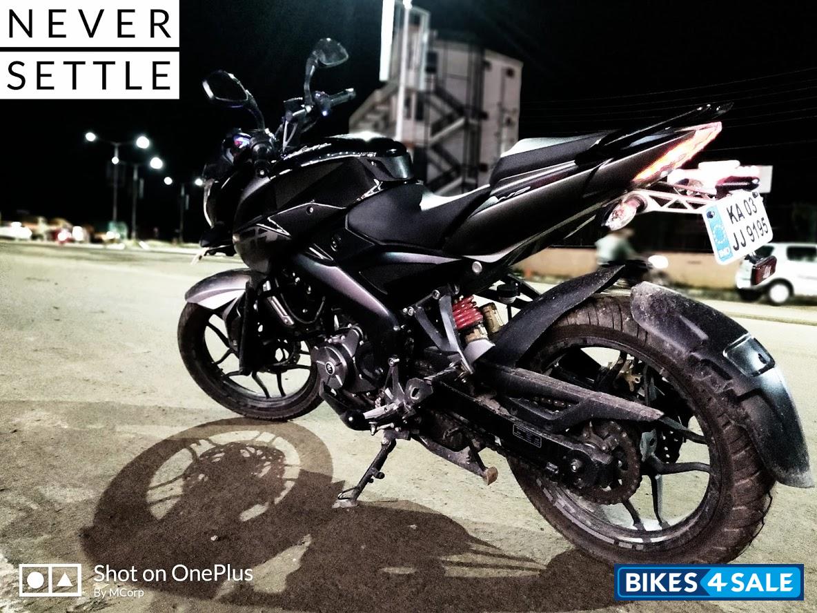 Black Bajaj Pulsar 200 NS