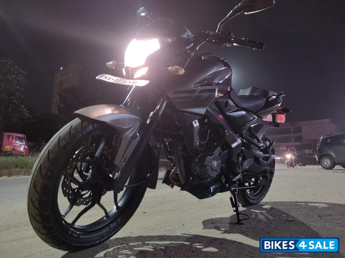 Black Bajaj Pulsar 200 NS