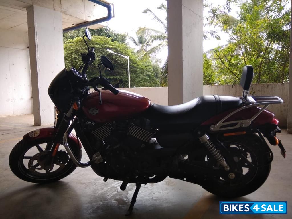 Red Harley Davidson Street 750