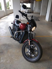 Red Harley Davidson Street 750