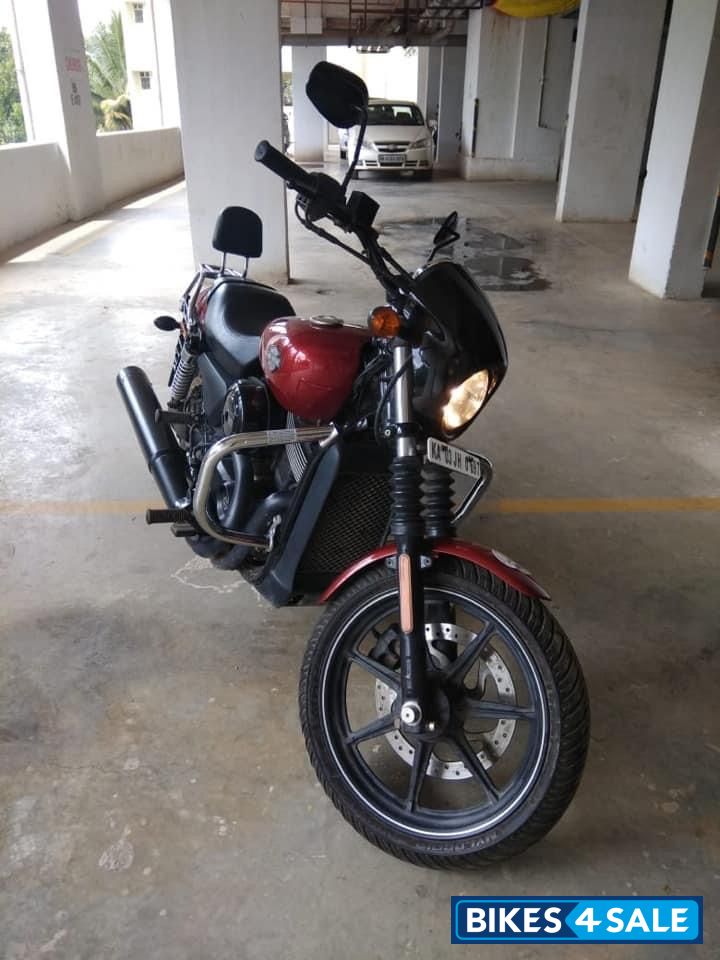 Red Harley Davidson Street 750