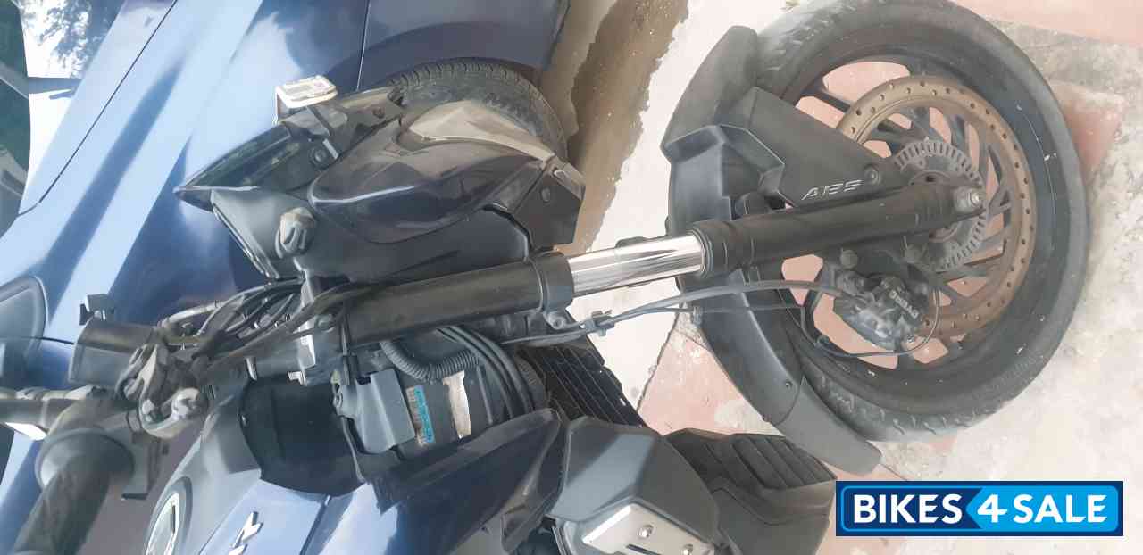 Midnight Blue Bajaj Dominar 400 Disc