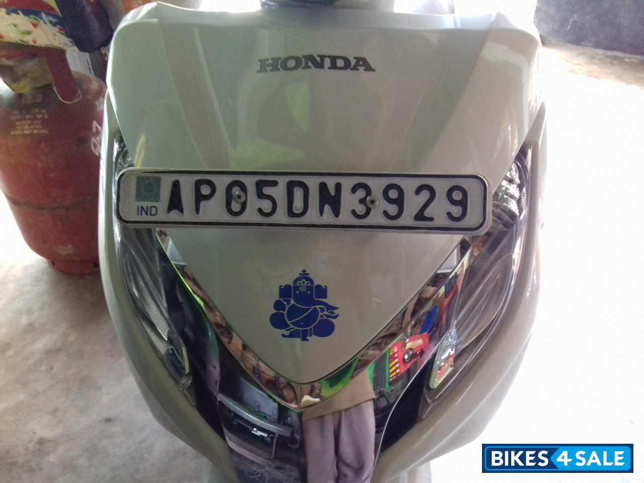 Peral White Honda Activa 125