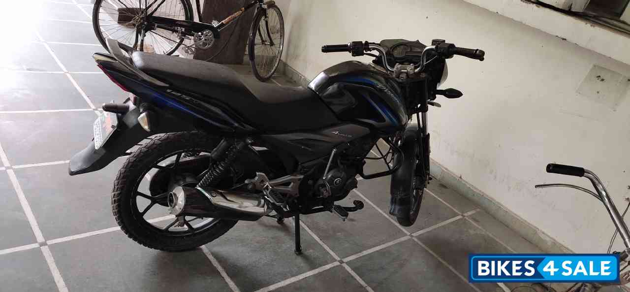 Blue Bajaj Discover 125T