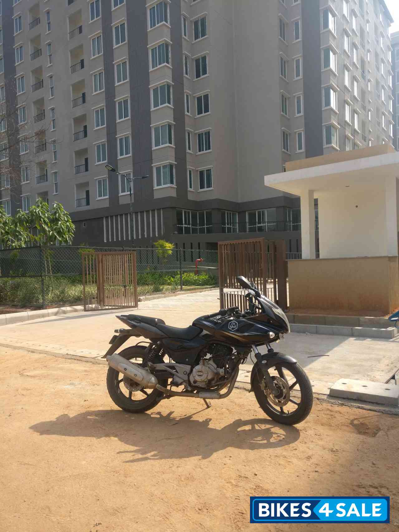 Black Bajaj Pulsar 220F