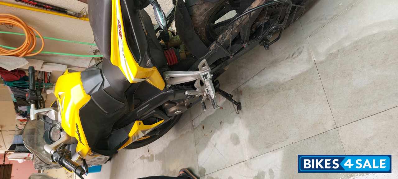 Yellow Bajaj Pulsar RS 200