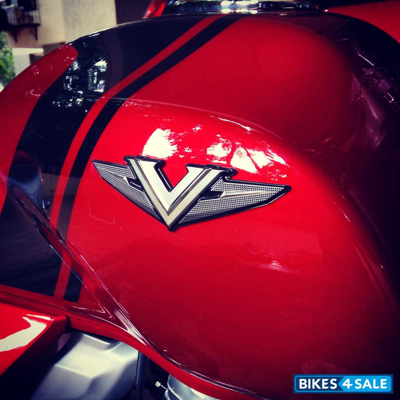 Cocktail Red Bajaj V15