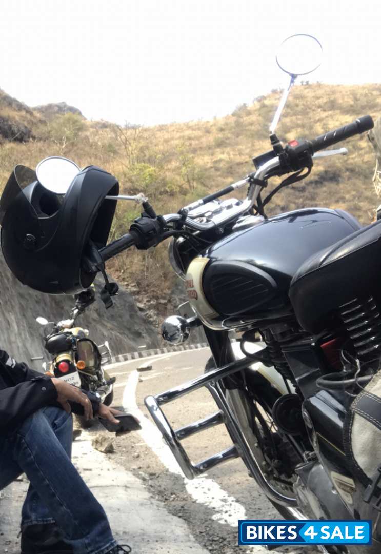 Black Royal Enfield Classic 500