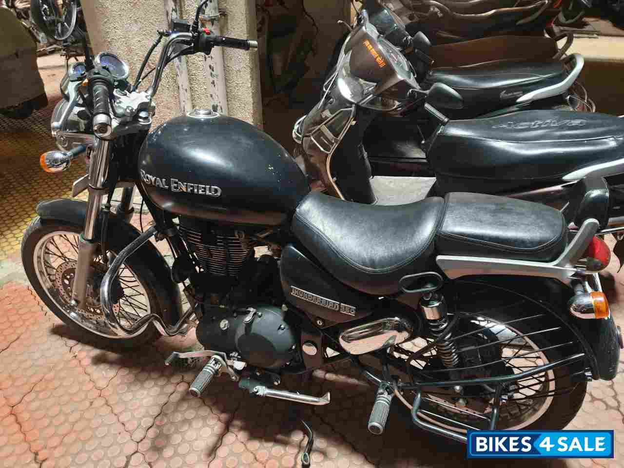 Black Royal Enfield Thunderbird 350