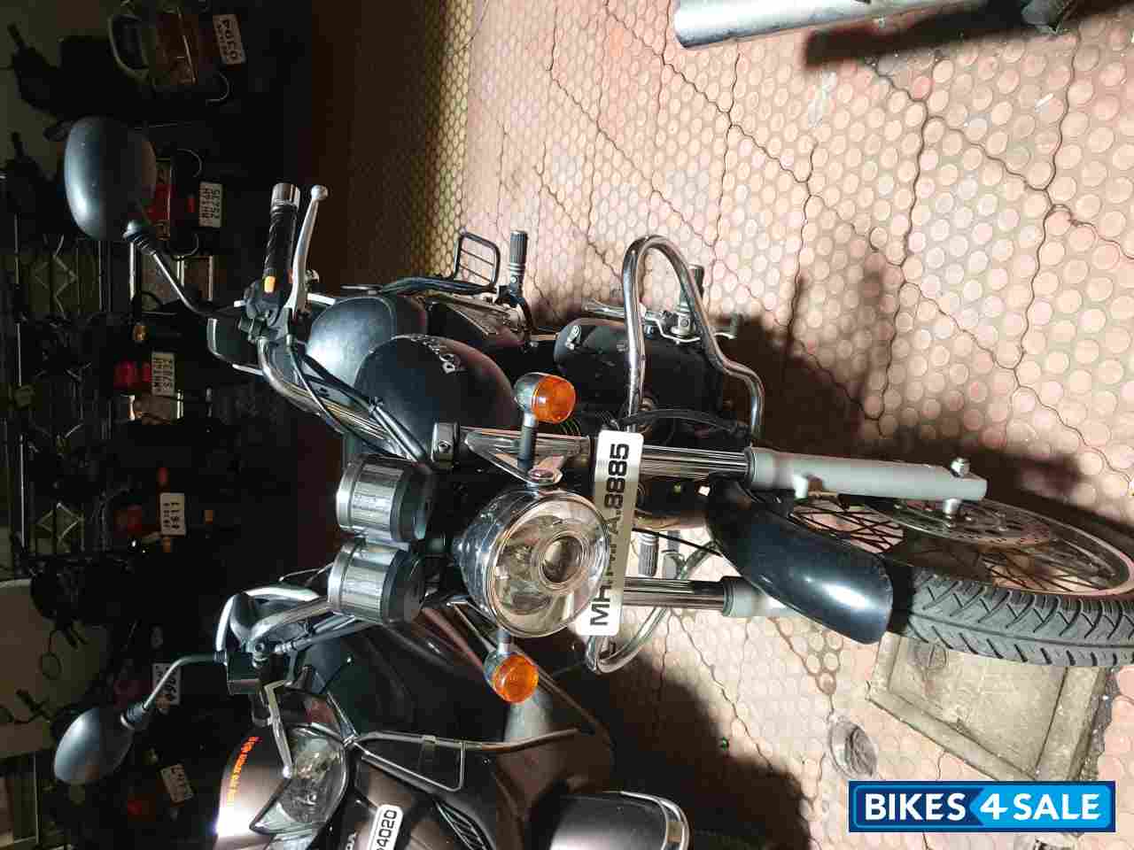 Black Royal Enfield Thunderbird 350 Black Royal Enfield Thunderbird 350