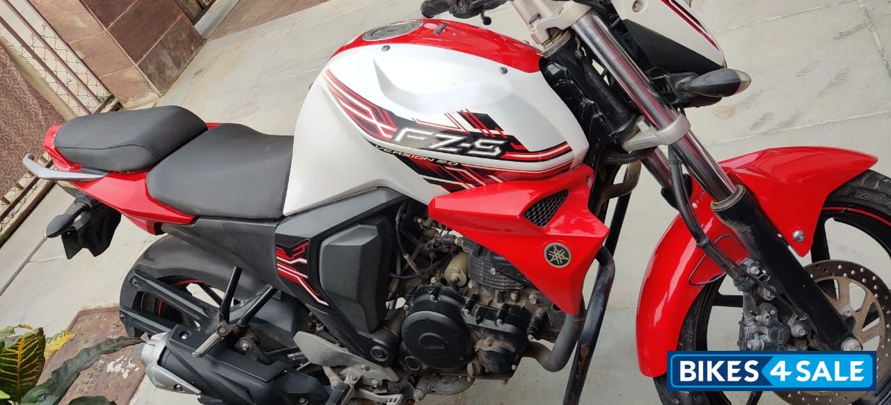 Red Yamaha FZ-S FI V2 Red Yamaha FZ-S FI V2