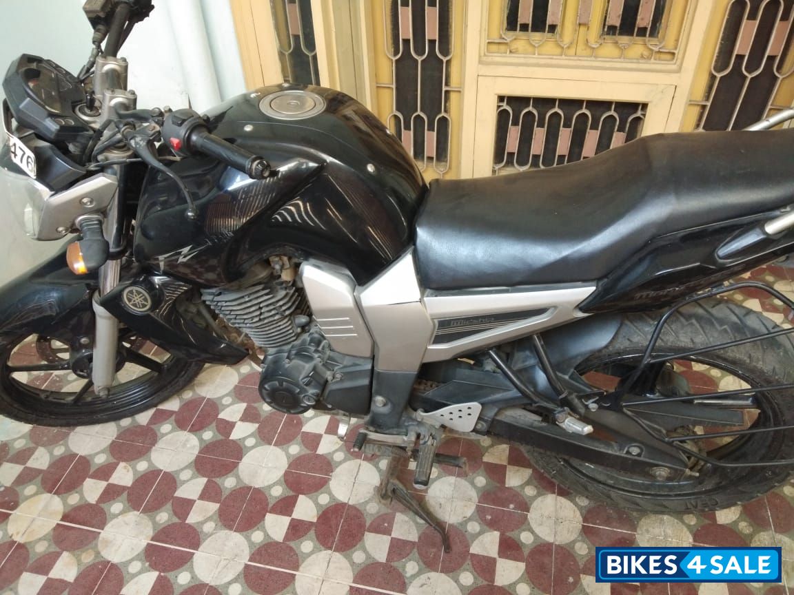 Black Yamaha FZ16
