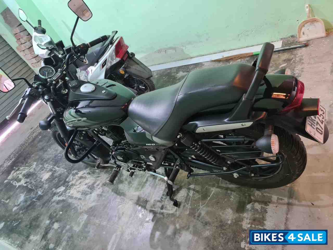 Black Bajaj Avenger Street 160