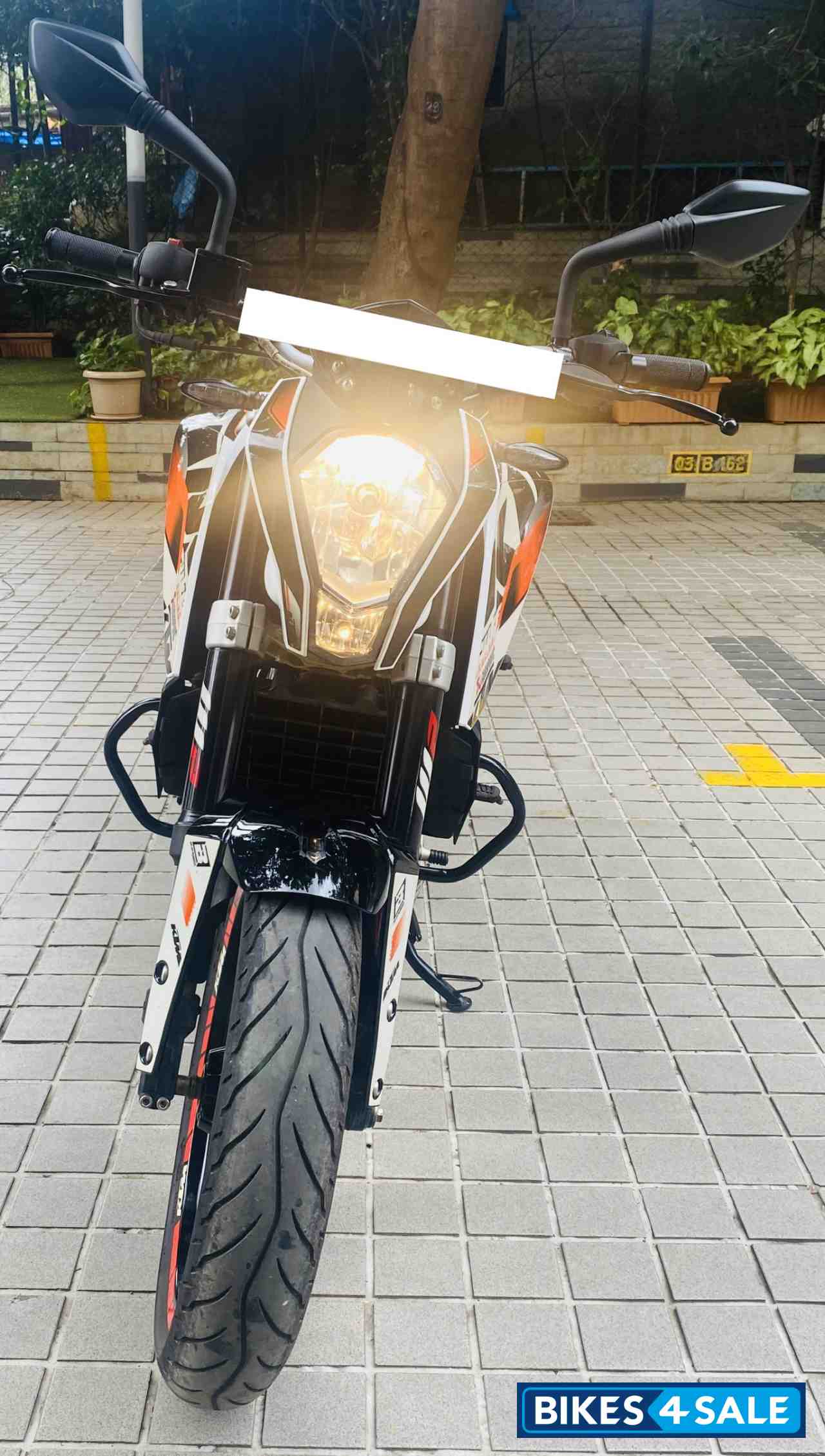 White With Graphic Decals KTM Duke 200