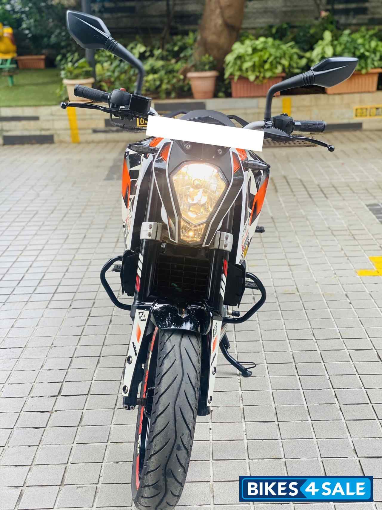 White With Graphic Decals KTM Duke 200 White With Graphic Decals KTM Duke 200