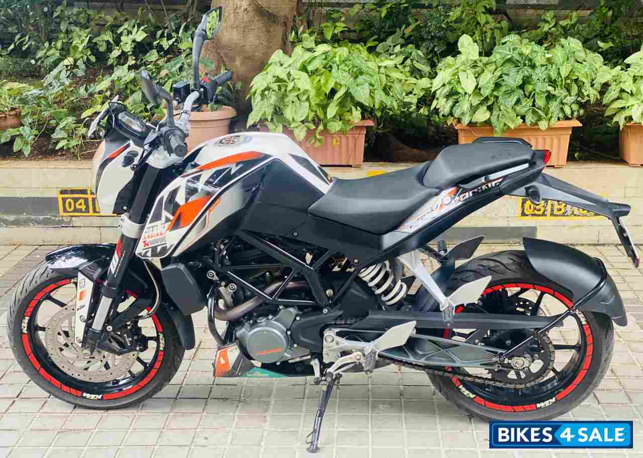 White With Graphic Decals KTM Duke 200 White With Graphic Decals KTM Duke 200