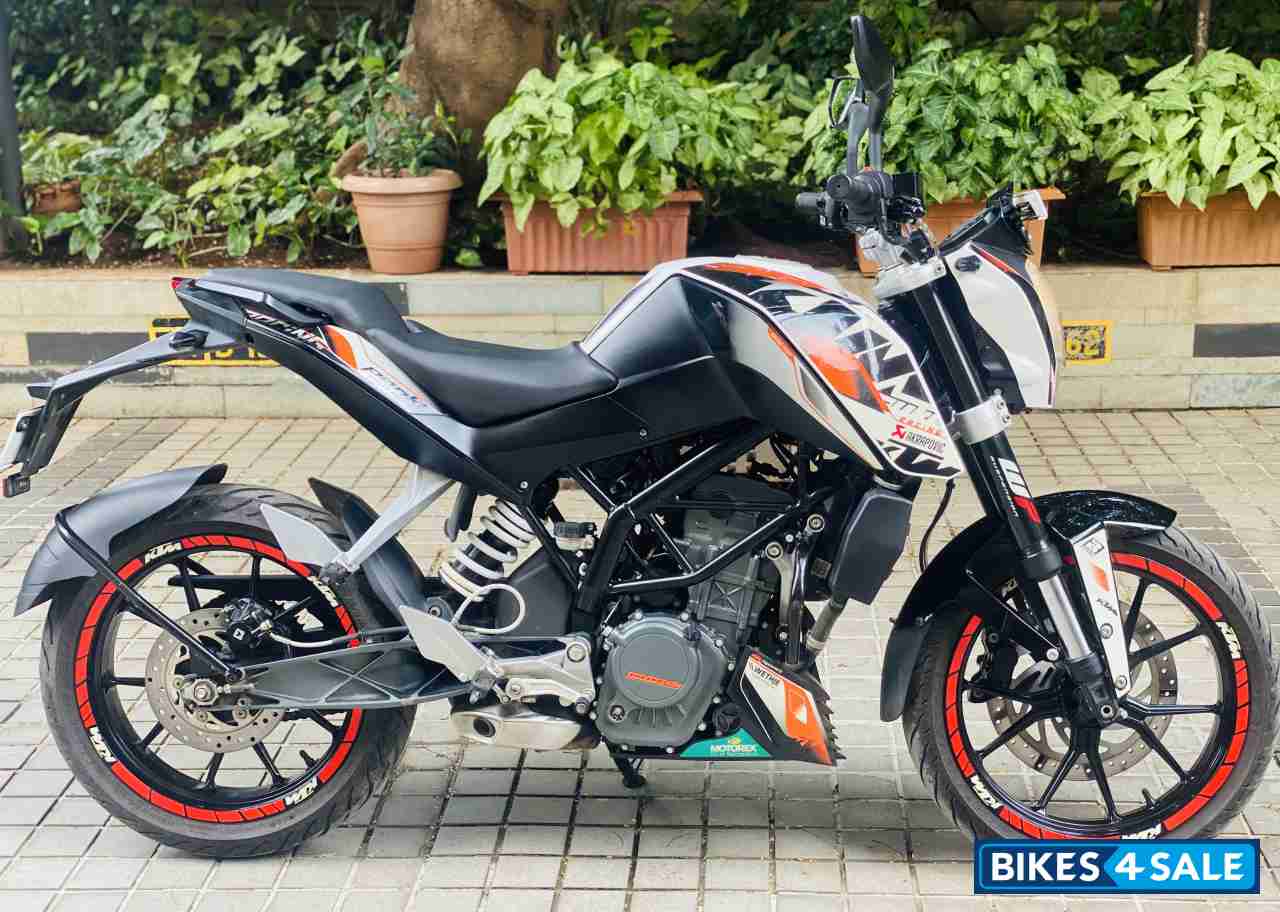 White With Graphic Decals KTM Duke 200 White With Graphic Decals KTM Duke 200