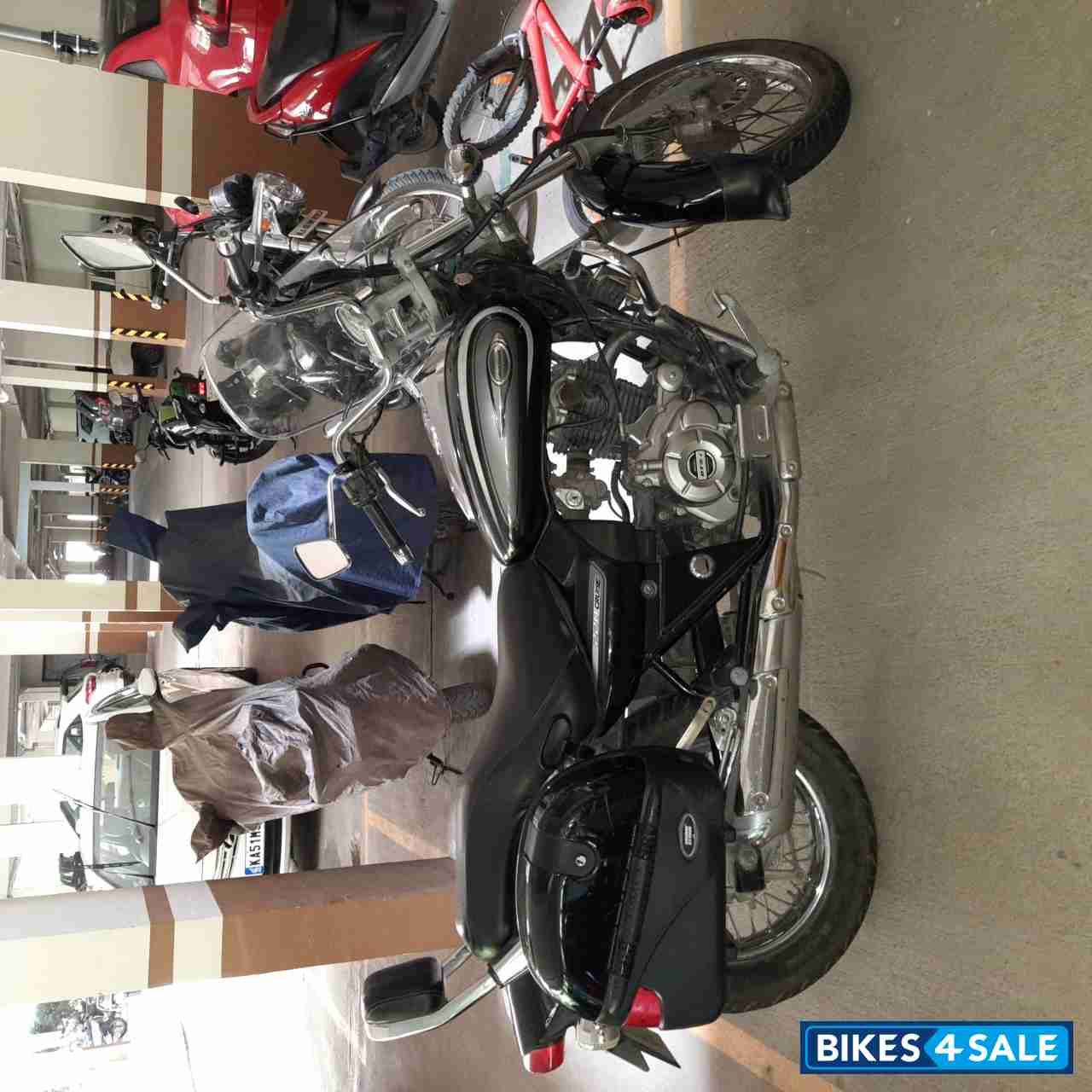 Black Bajaj Avenger Cruise 220