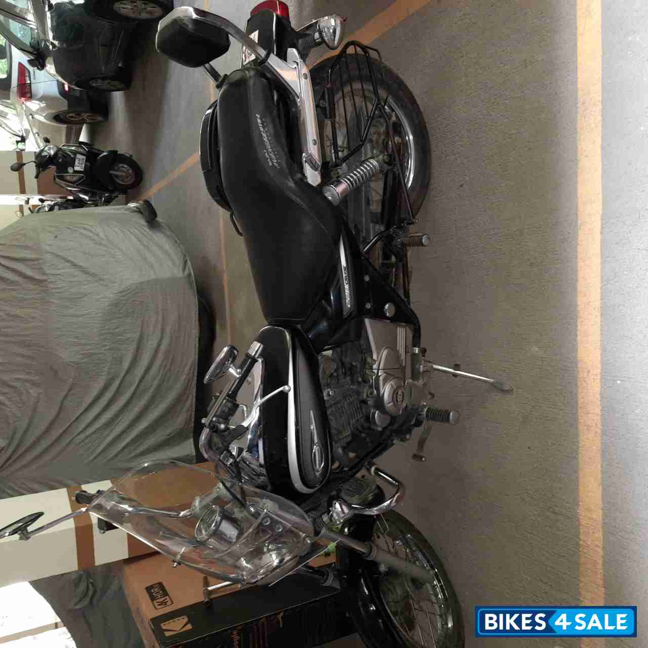 Black Bajaj Avenger Cruise 220 Black Bajaj Avenger Cruise 220