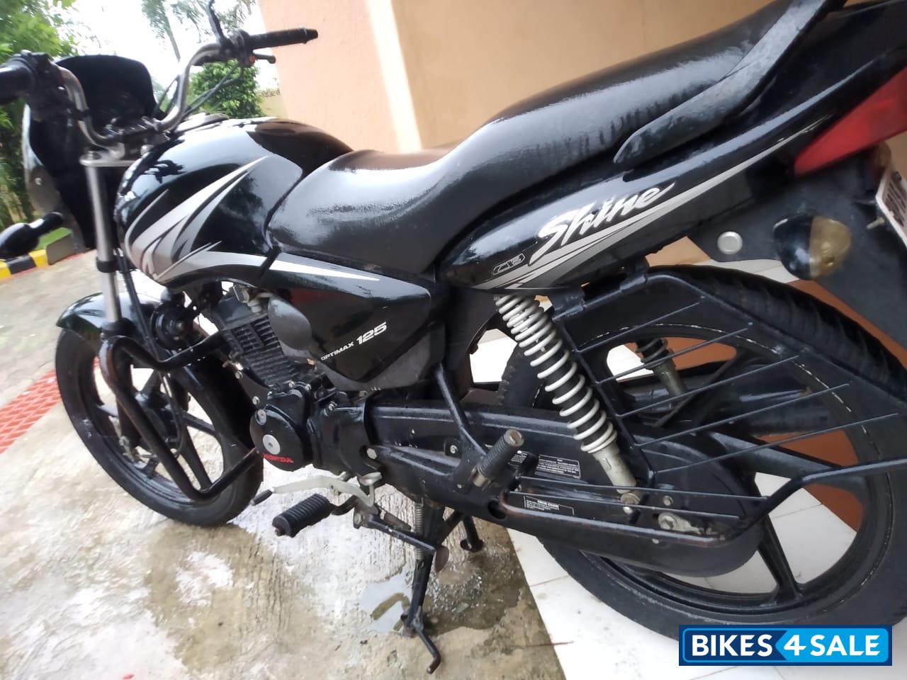 Black Honda CB Shine