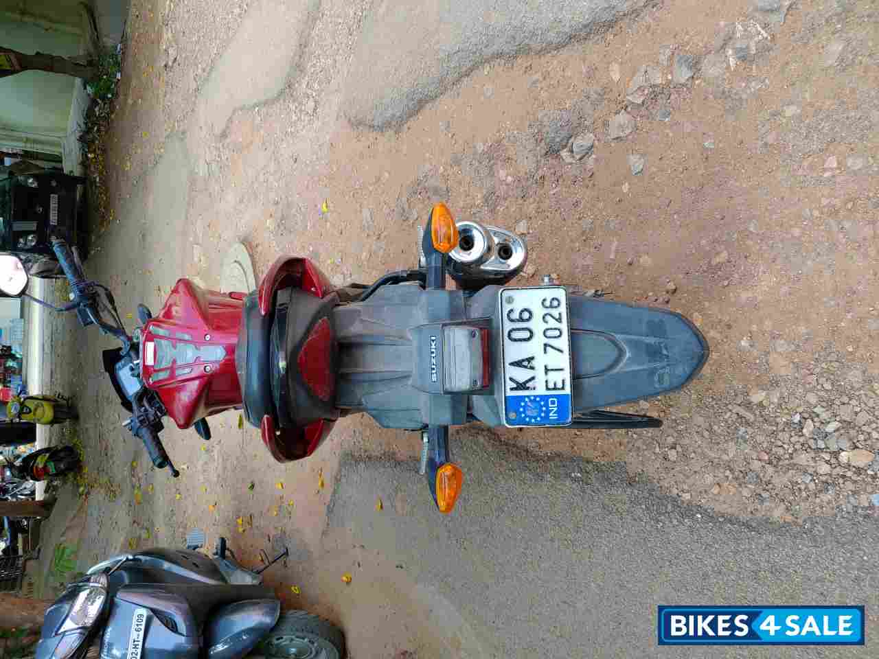 Red Suzuki Gixxer 150