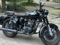 Royal Enfield Classic Stealth Black