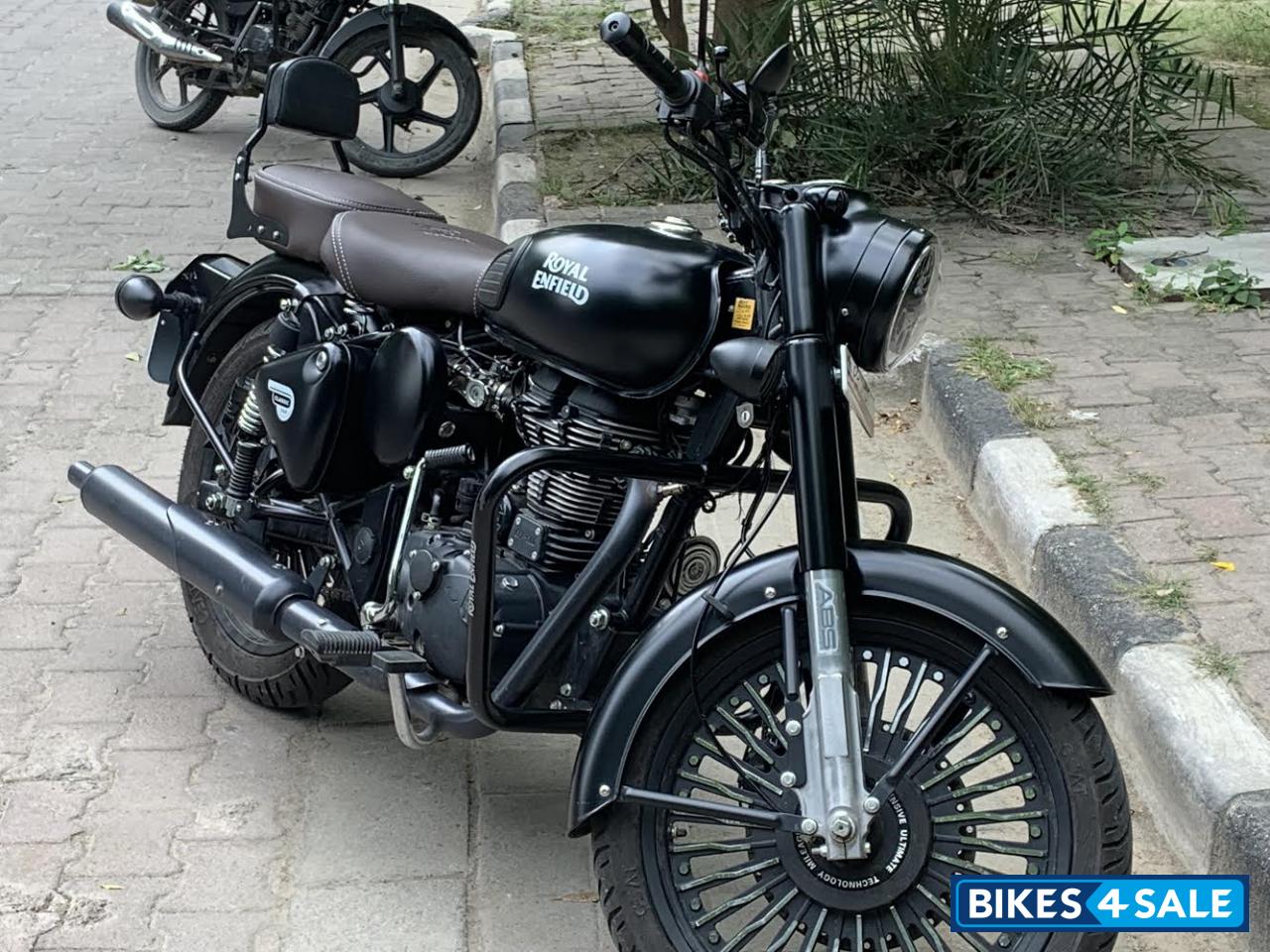 Royal Enfield Classic Stealth Black