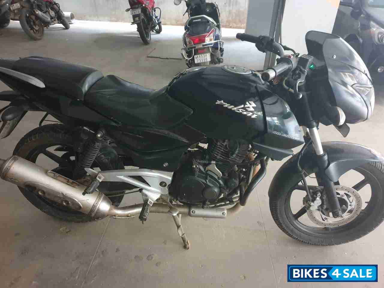 Black Bajaj Pulsar 200 DTSi