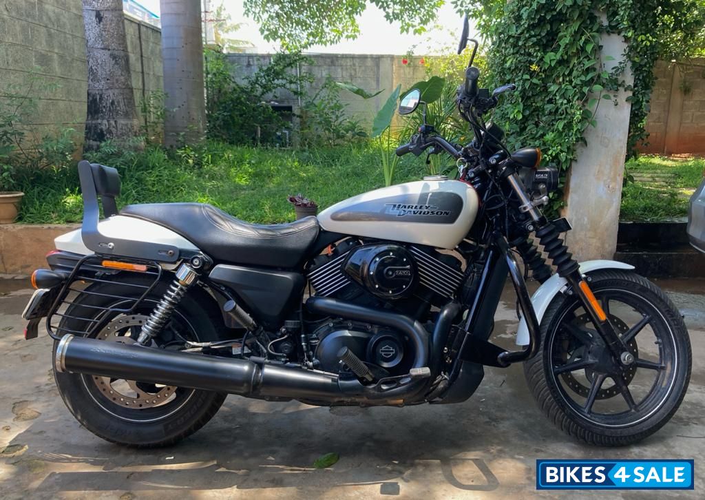 White Harley Davidson Street 750