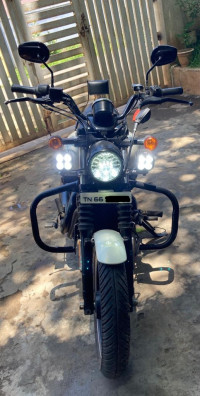 White Harley Davidson Street 750