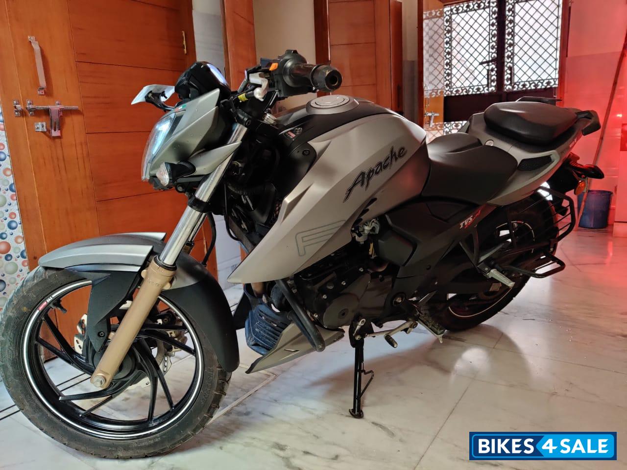 TVS Apache RTR 200 4V TVS Apache RTR 200 4V