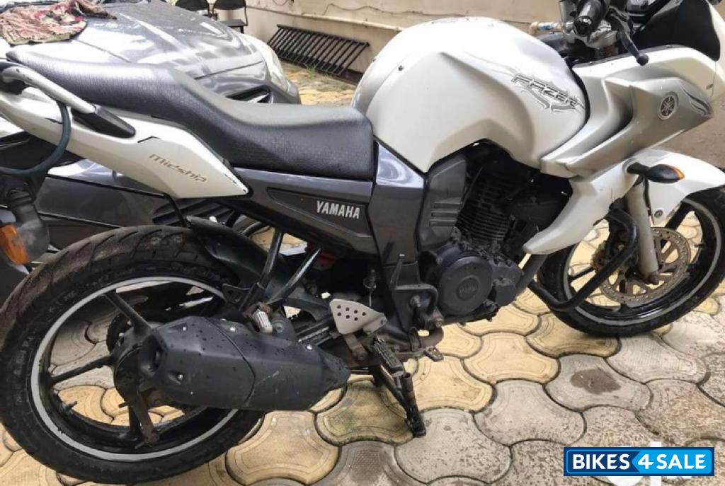 White Yamaha Fazer