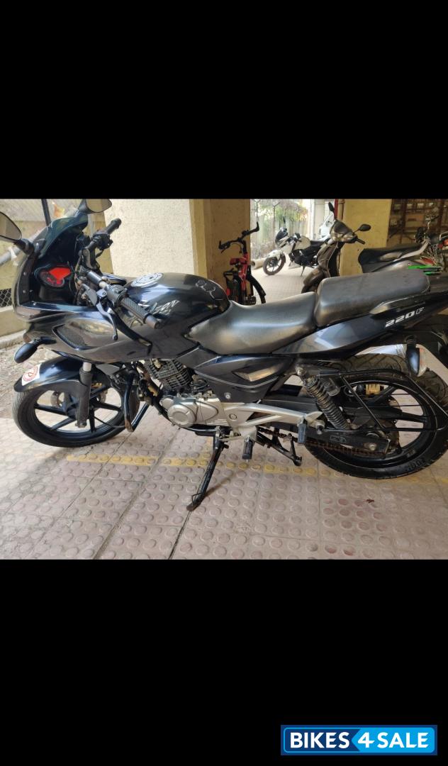 Bajaj Pulsar 220F