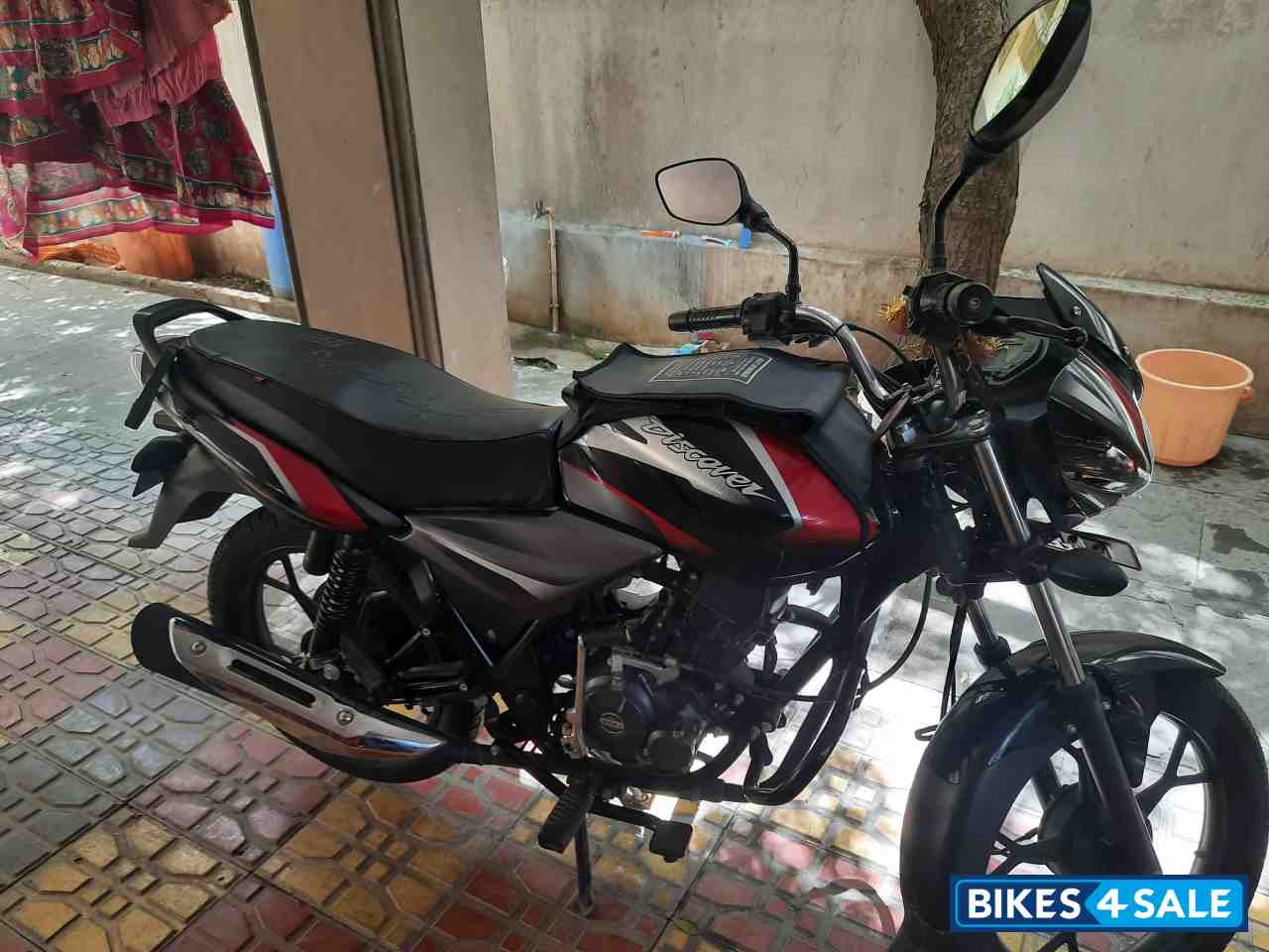 Black Bajaj Discover 110