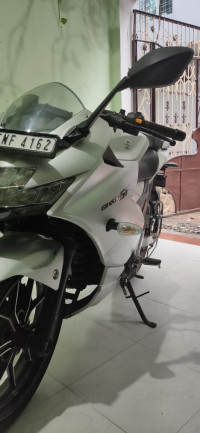Silver Suzuki Gixxer SF 250
