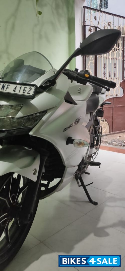 Silver Suzuki Gixxer SF 250