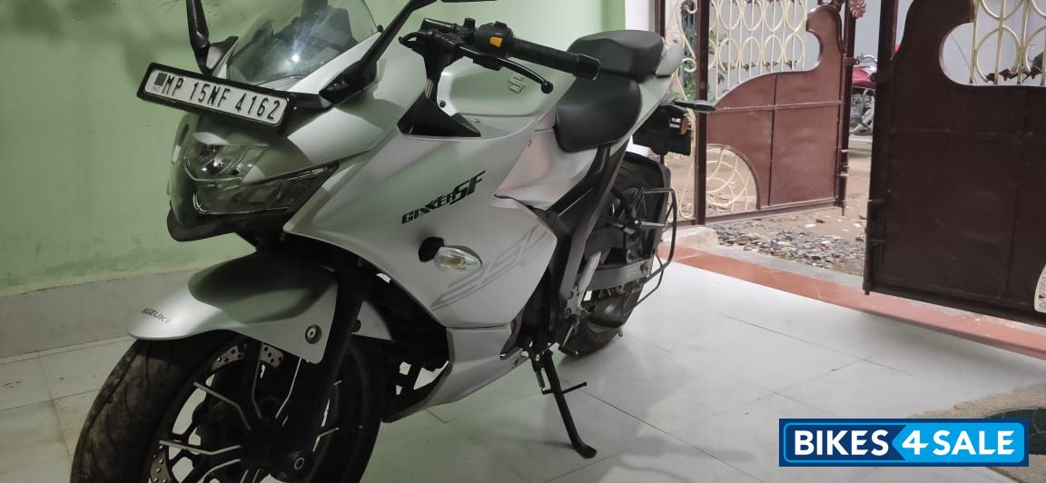 Silver Suzuki Gixxer SF 250