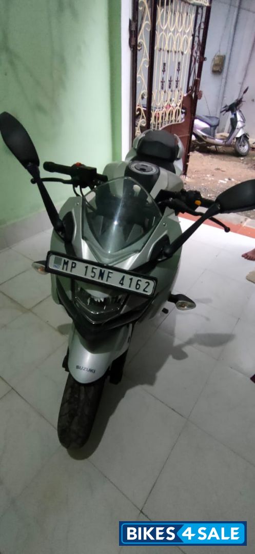 Silver Suzuki Gixxer SF 250