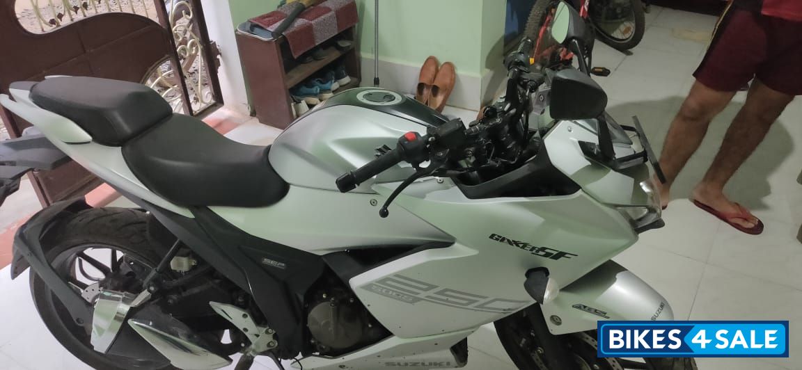 Silver Suzuki Gixxer SF 250