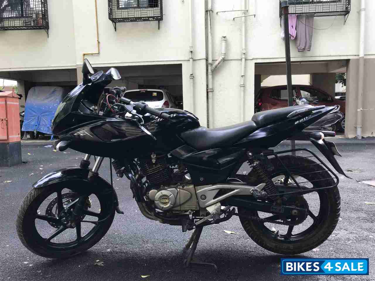 Black Bajaj Pulsar 220 DTSi