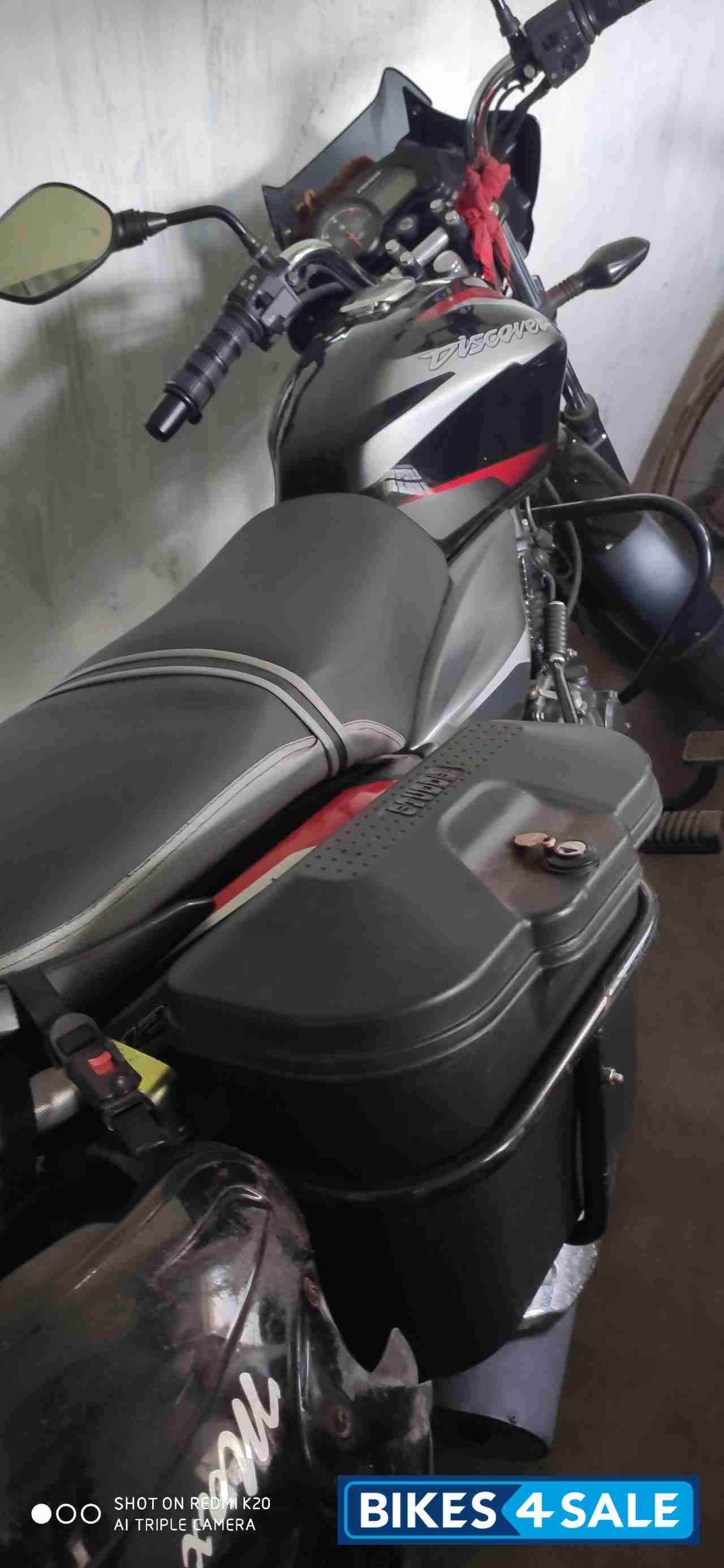 Black Bajaj Discover DTSi 125