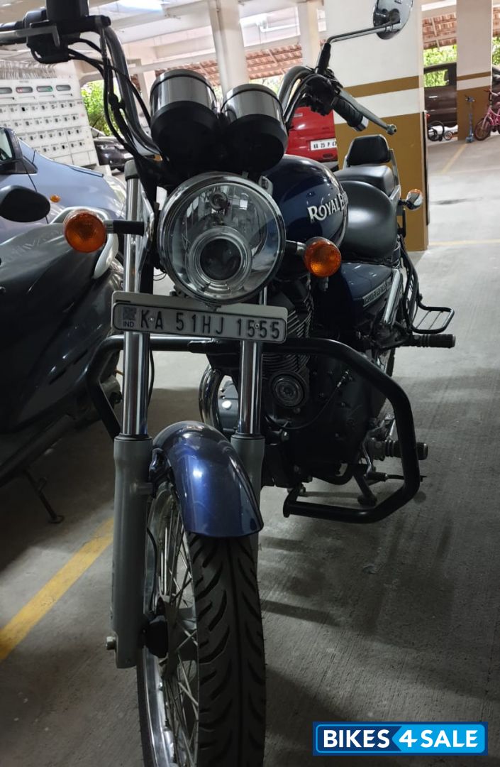 Blue Royal Enfield Thunderbird 350 Blue Royal Enfield Thunderbird 350