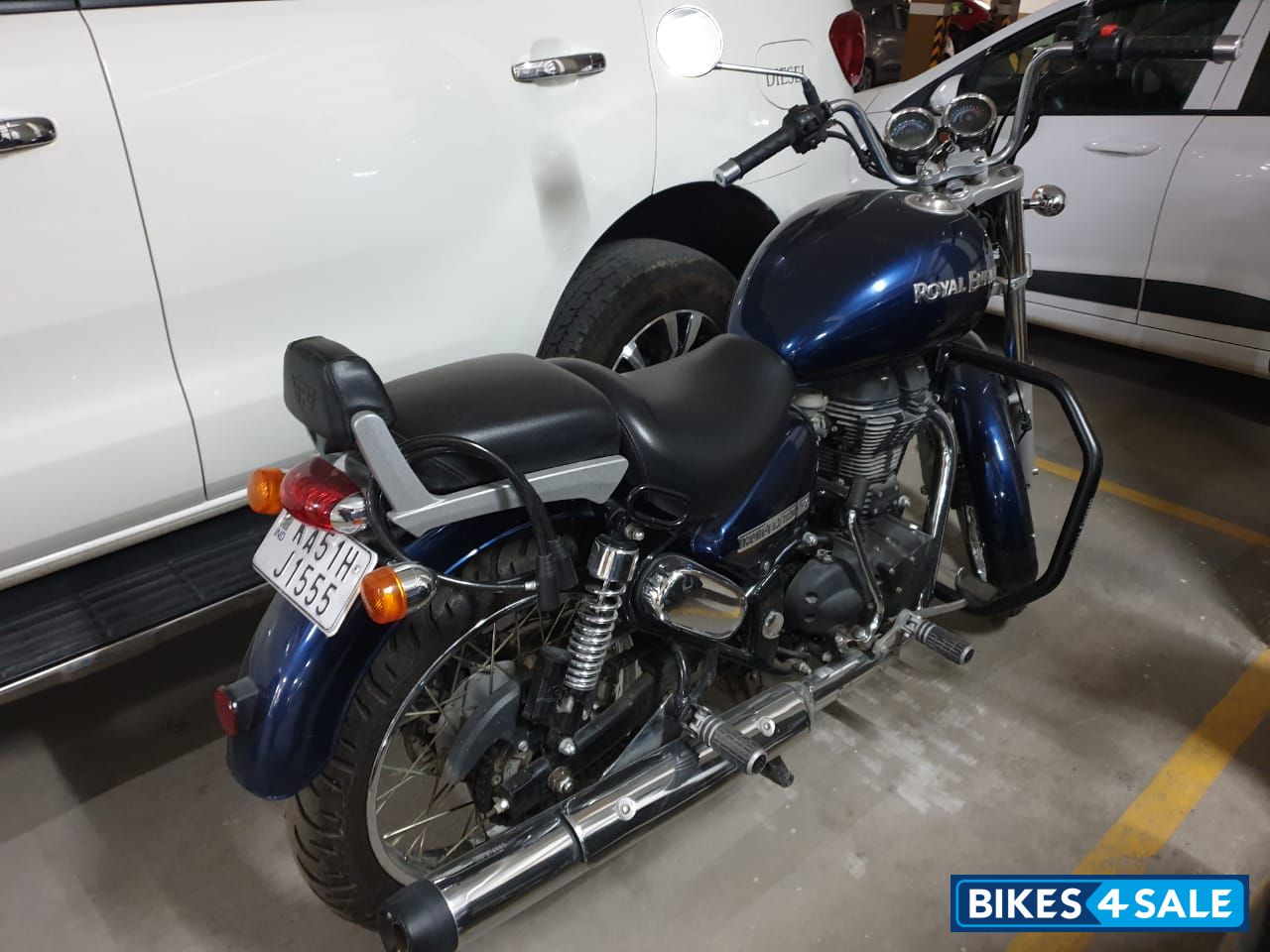 Blue Royal Enfield Thunderbird 350 Blue Royal Enfield Thunderbird 350