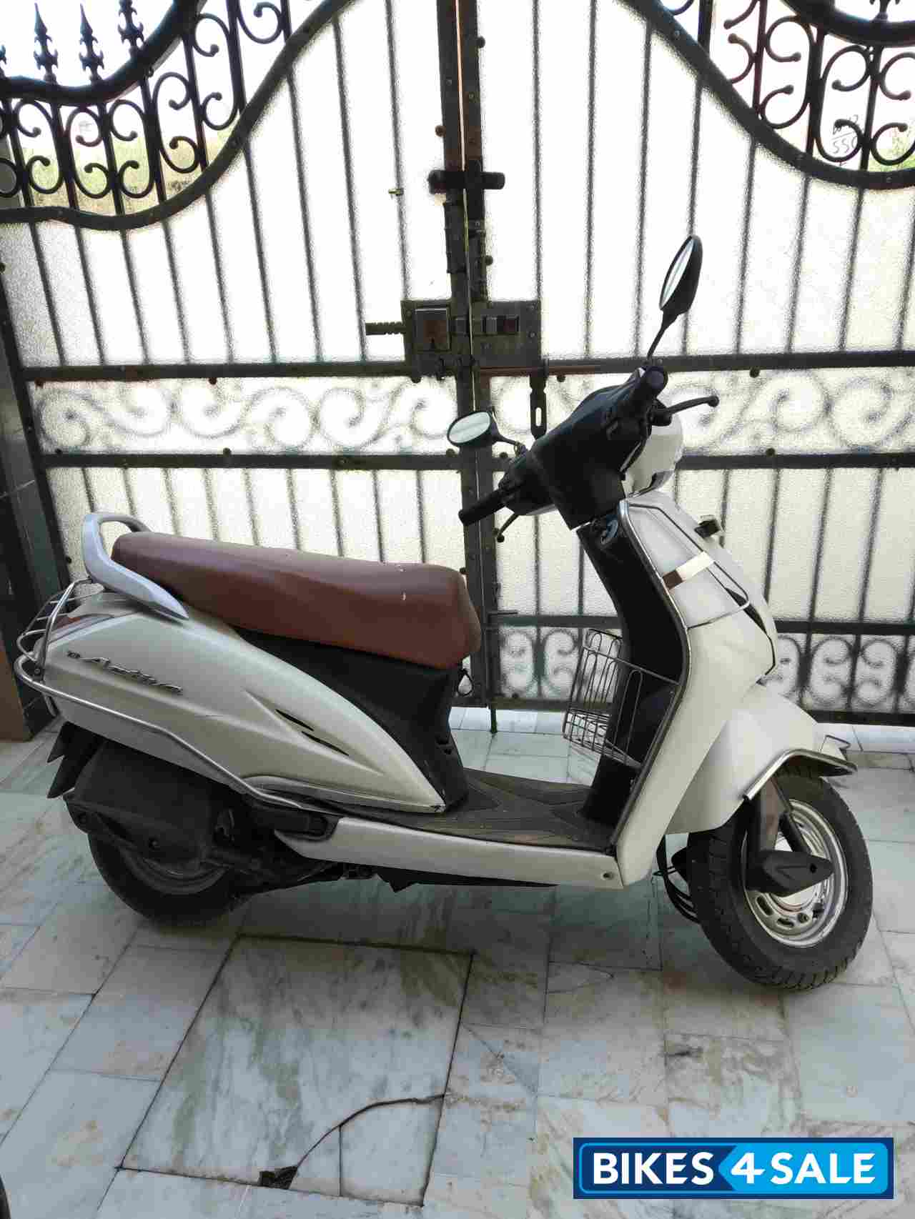 White Honda Activa 3G