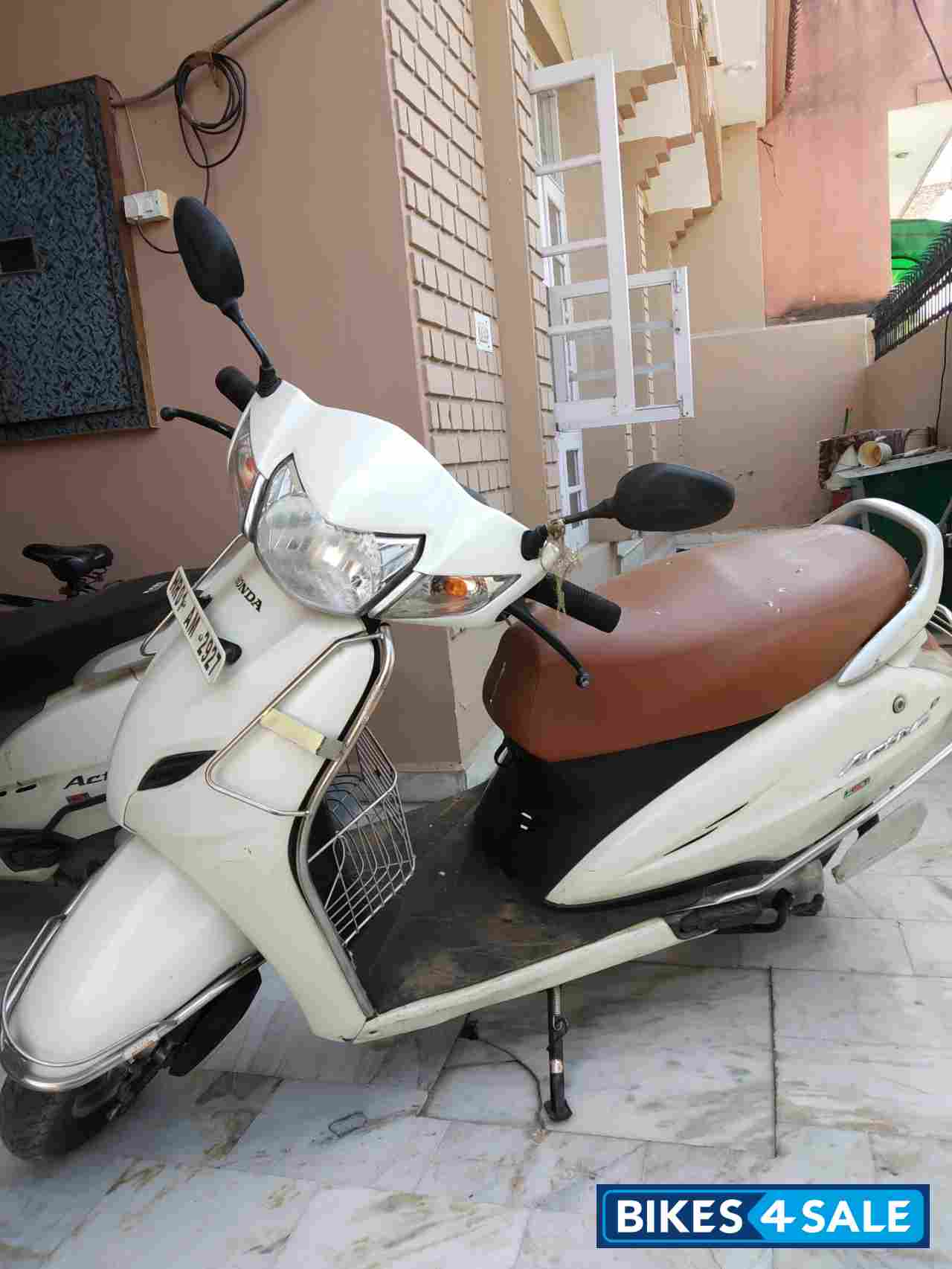 White Honda Activa 3G
