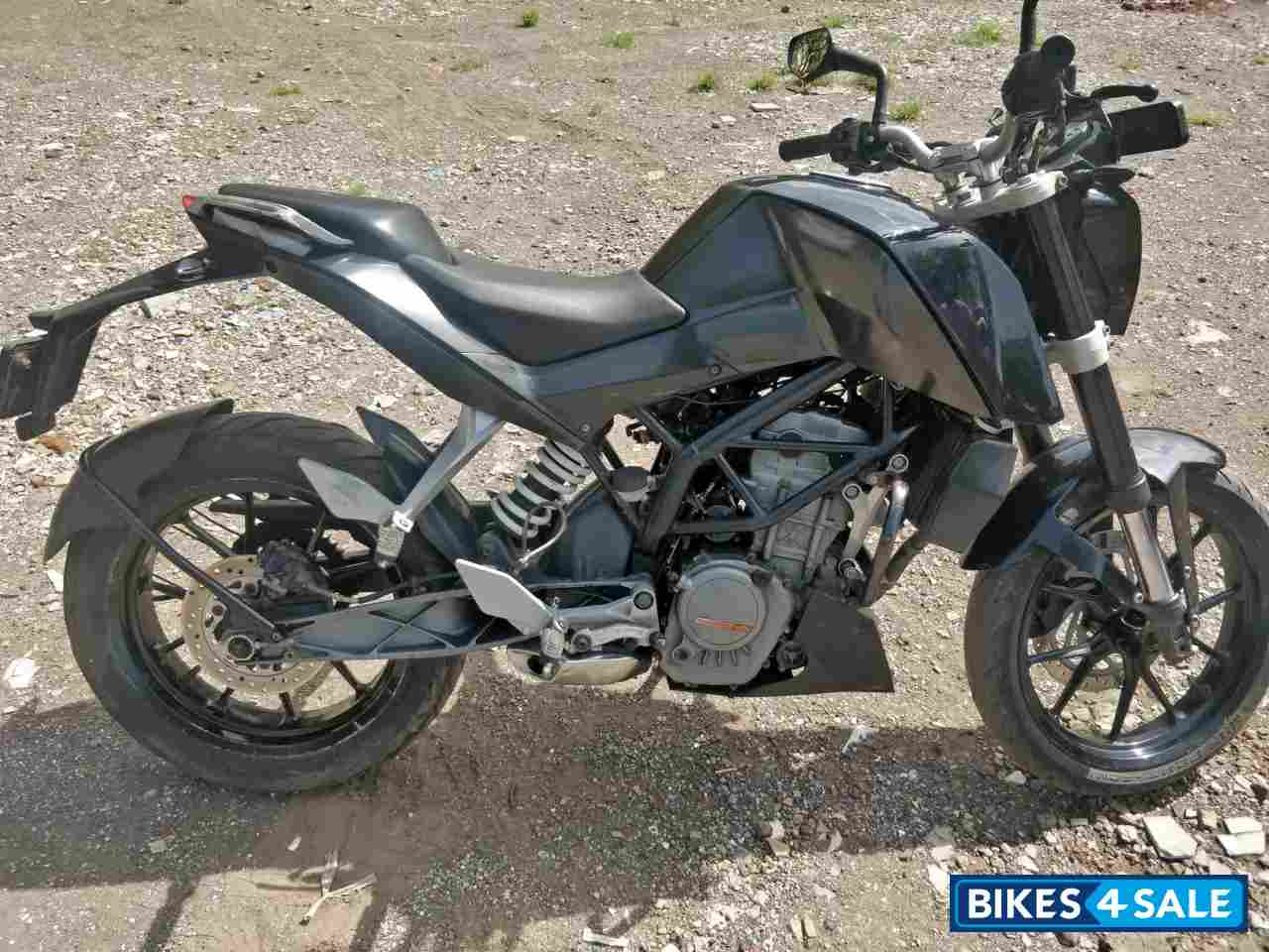 Black KTM Duke 200