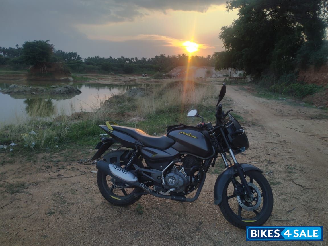 Bajaj Pulsar 150 Neon