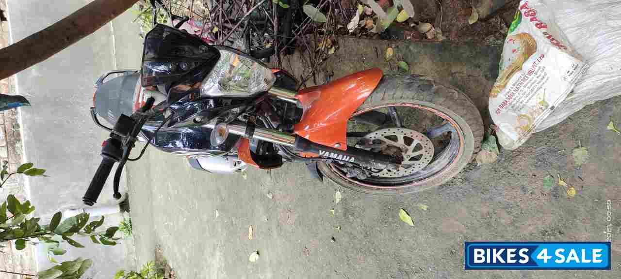 Blak Orange Yamaha FZ-S