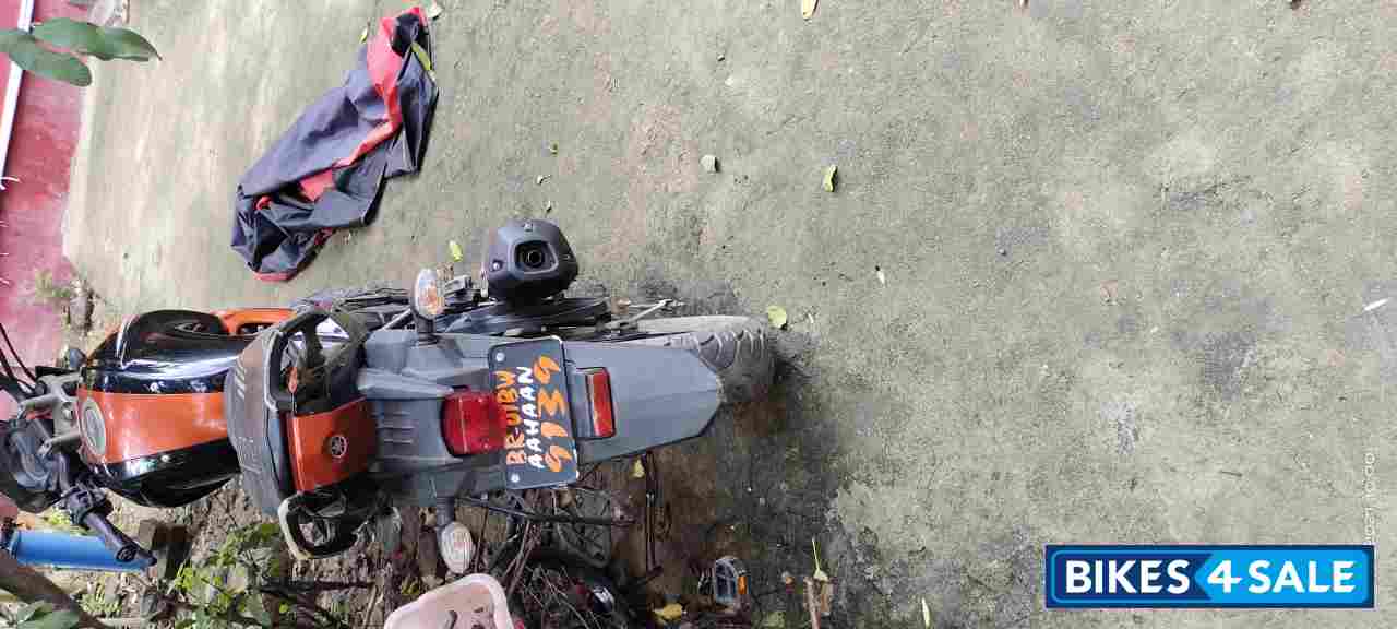 Blak Orange Yamaha FZ-S